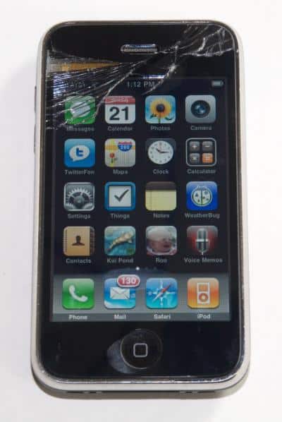 pantalla de iphone quebrada